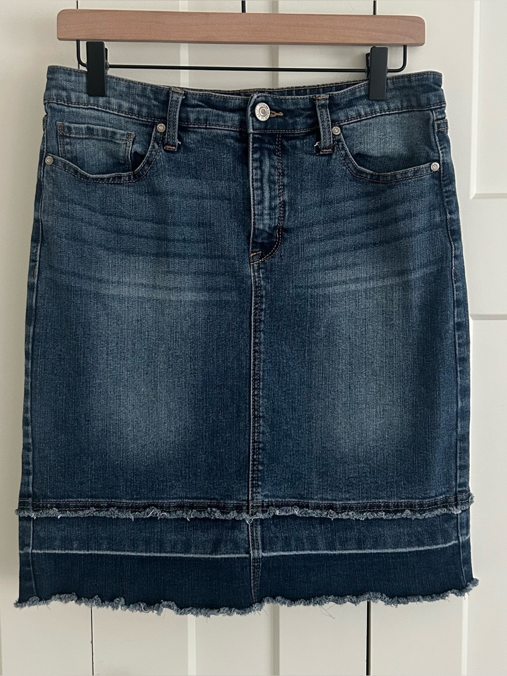 Nine West dark wash denim skirt with frayed hem, size 10